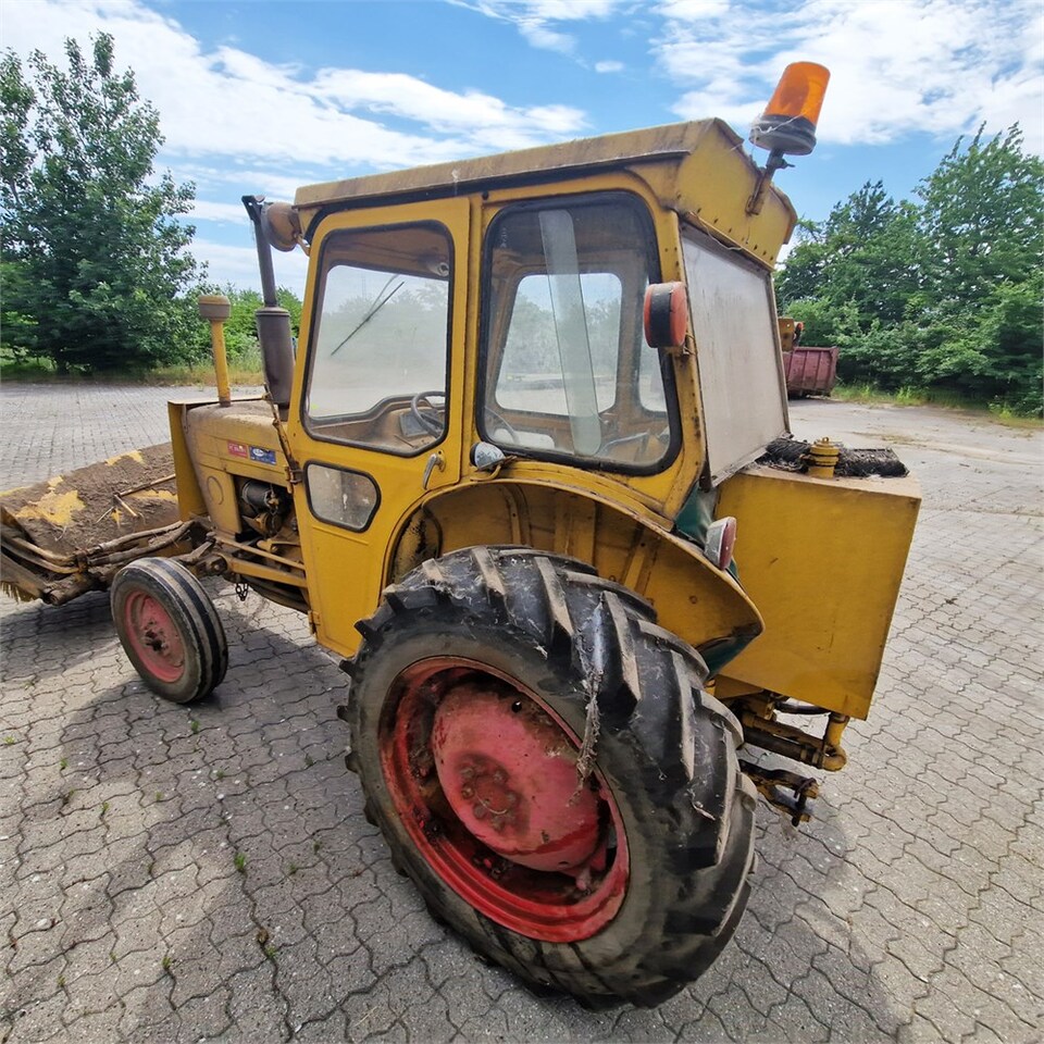 Farm tractor Ford 3000: picture 11