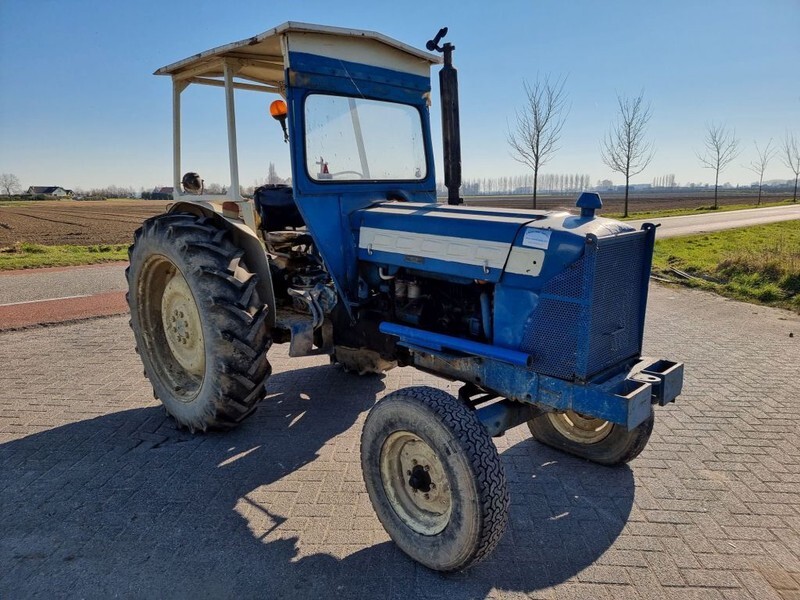 Farm tractor Ford 5000: picture 3