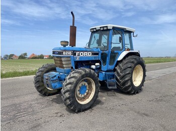 Farm tractor Ford 8210: picture 1