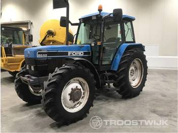 Farm tractor Ford 8240: picture 1