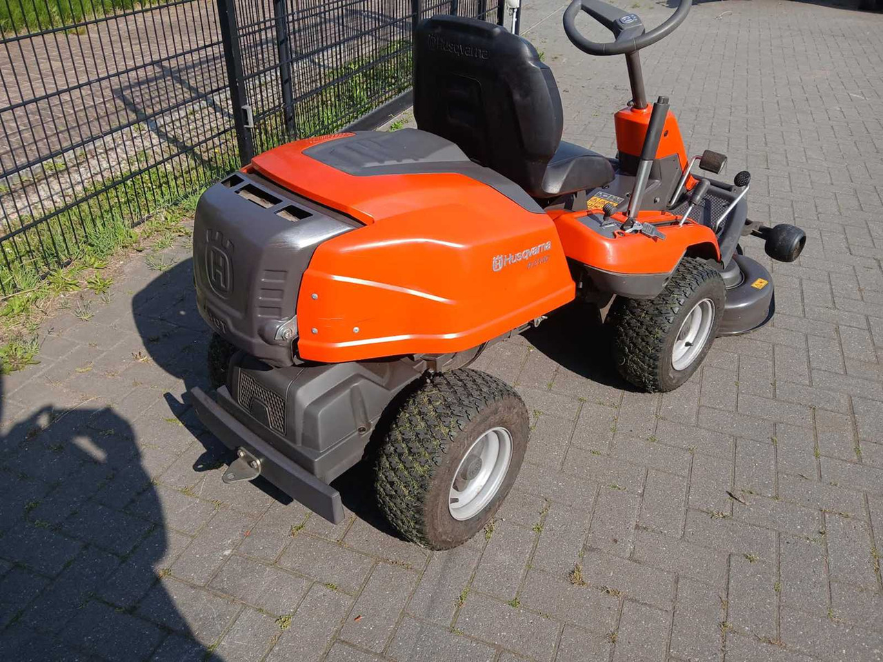 Garden mower Husqvarna R213c