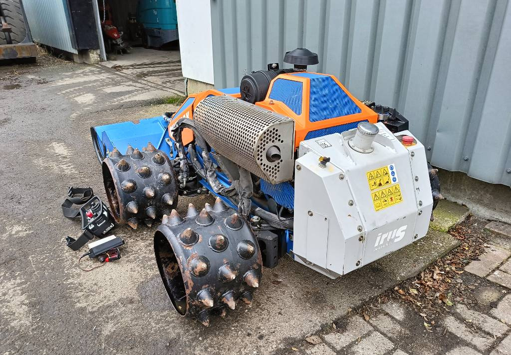 Garden mower Irus quatrak deltrak robot maaier mower energreen slope