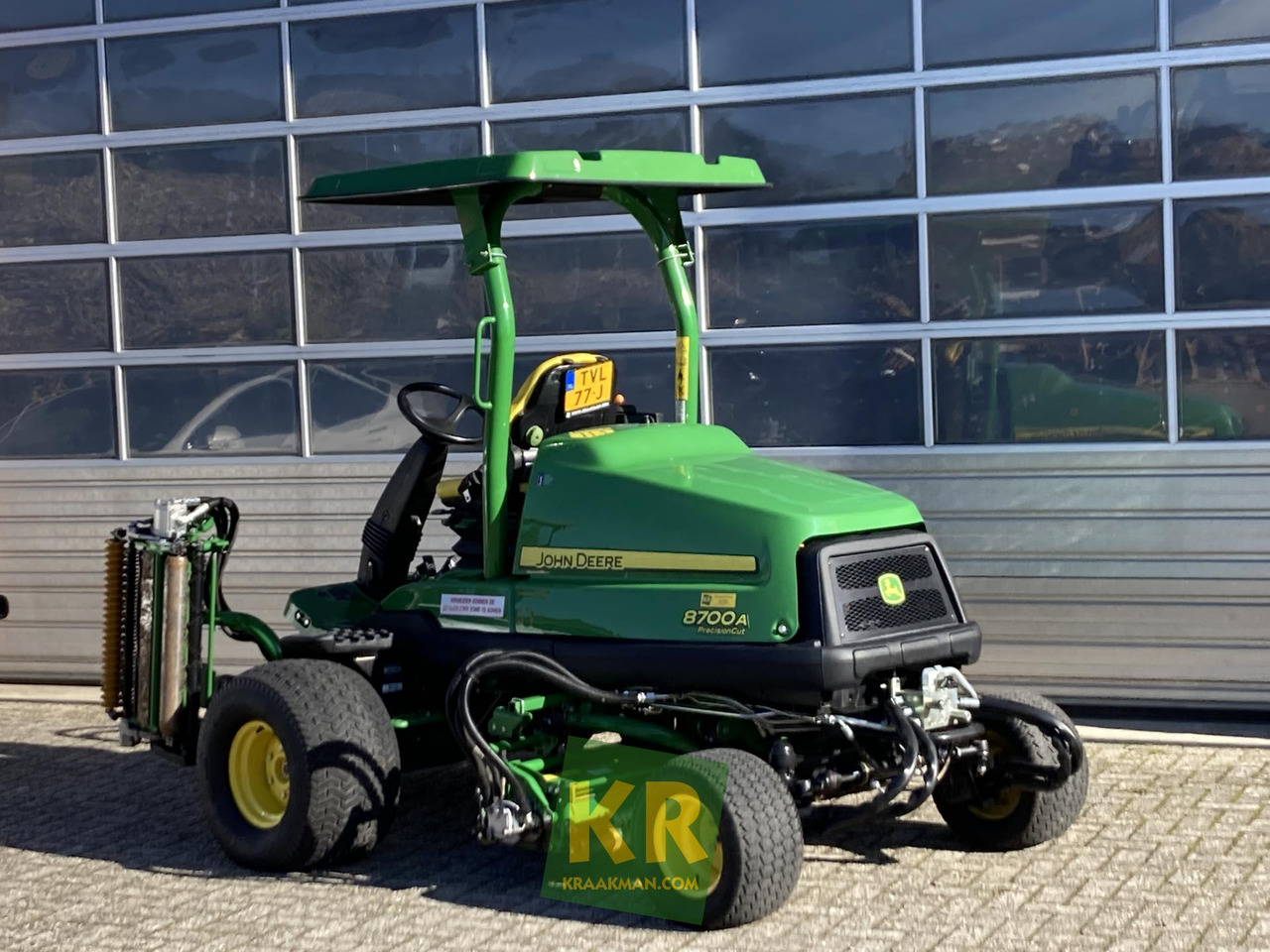 Garden mower John Deere 8700A PRECISIONCUT