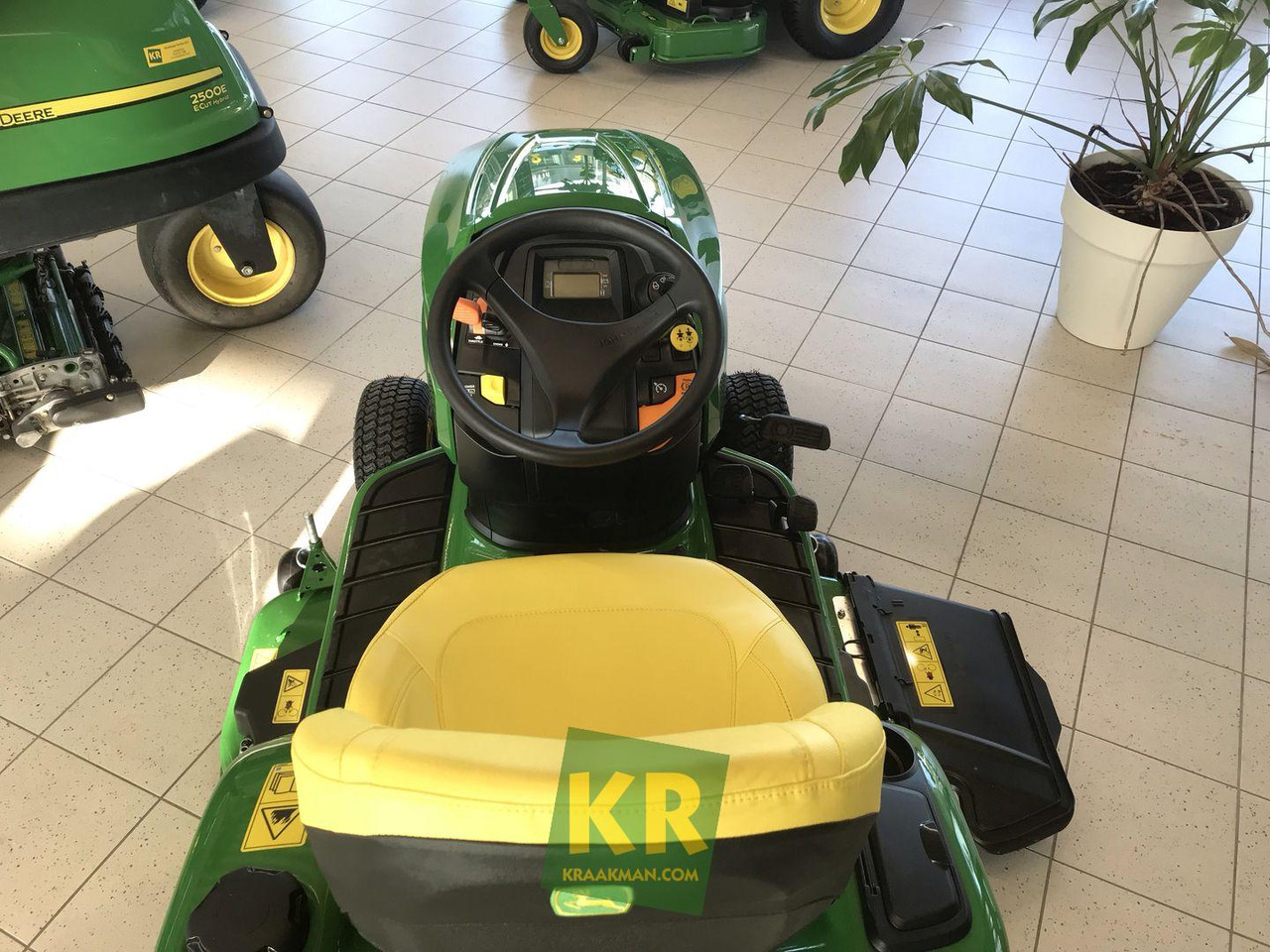 Garden mower John Deere X370