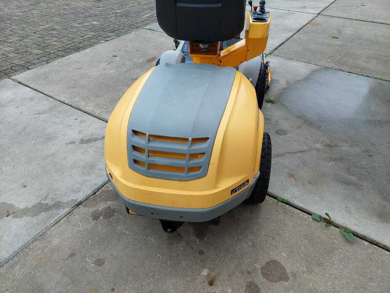 Garden mower Stiga Park Svan