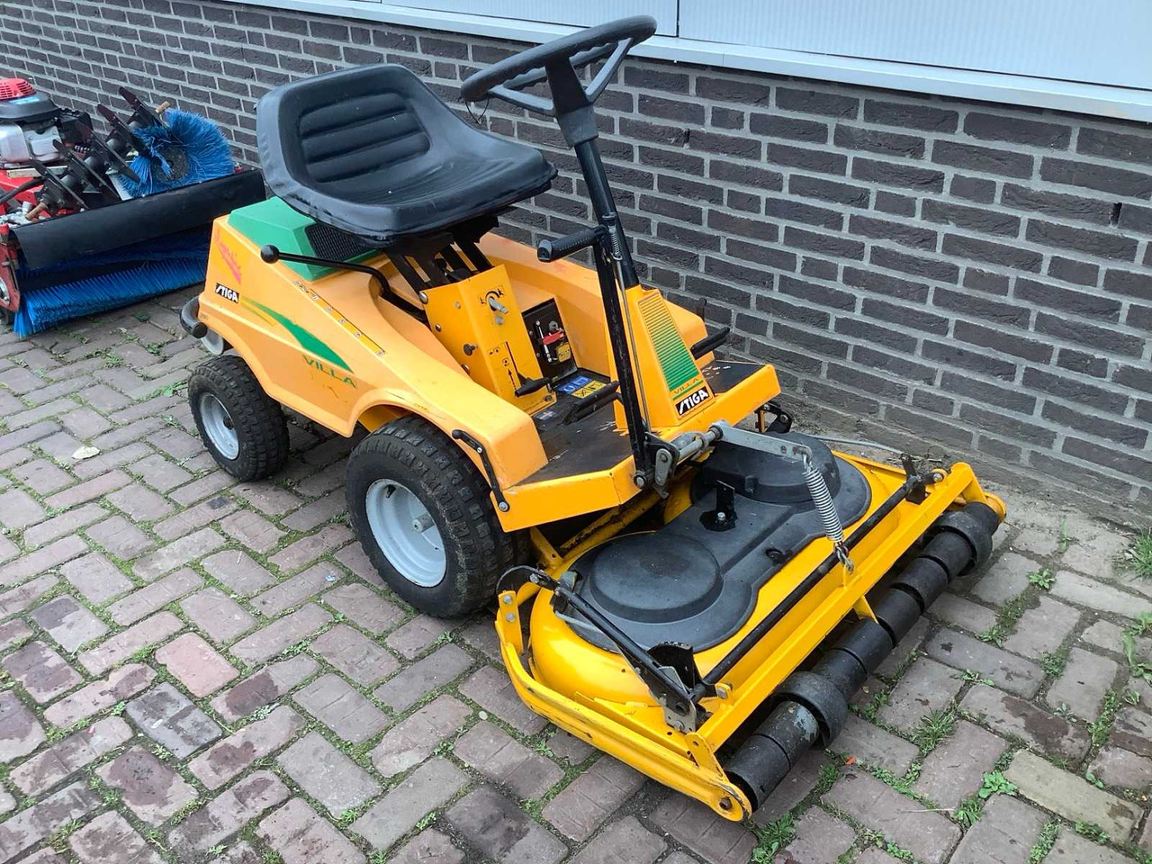 Garden mower Stiga Villa