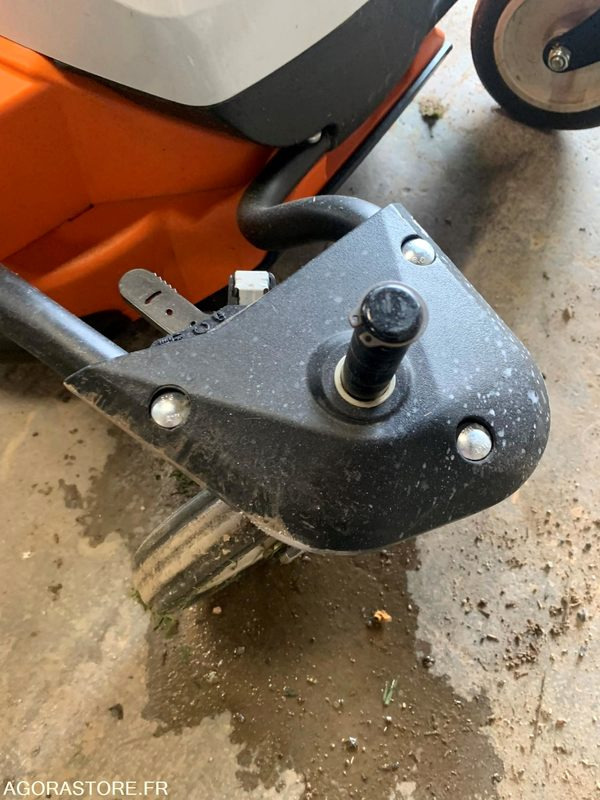 Garden mower Tondeuse STIHL