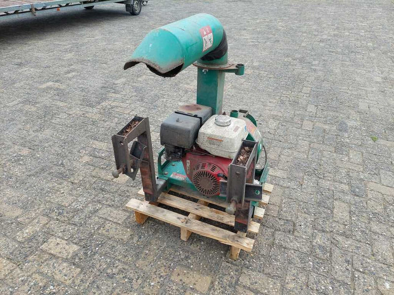 Garden tiller Billy Goat truckloader