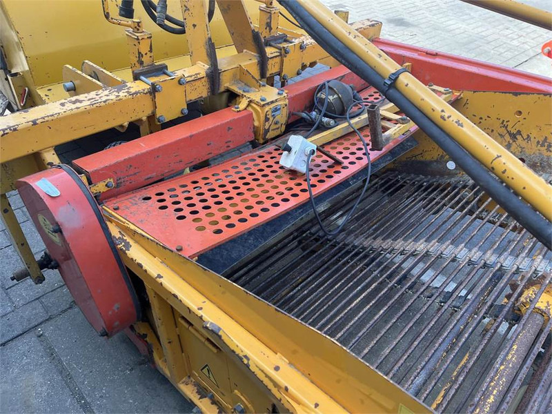 Harvester Samon SU2 uienrooier