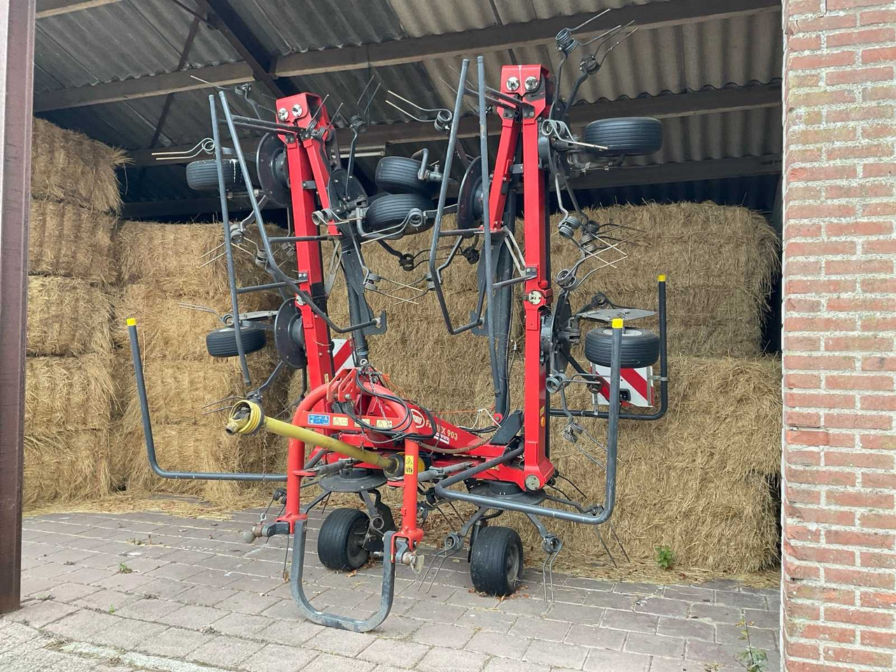 Hay and forage equipment Kverneland Fanex 903
