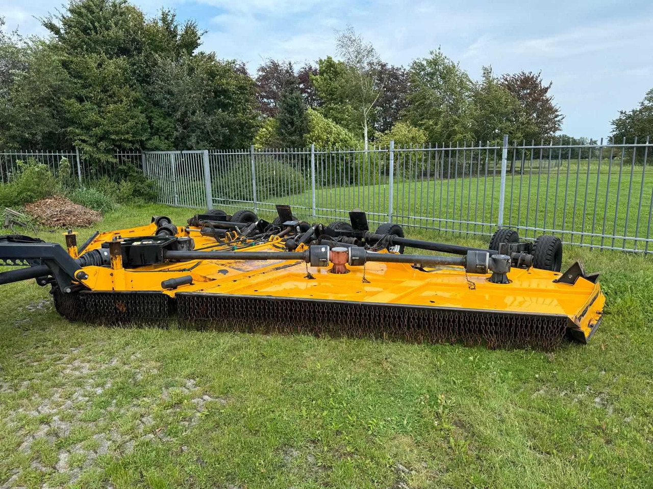 Hay and forage equipment Mcconnel SR820