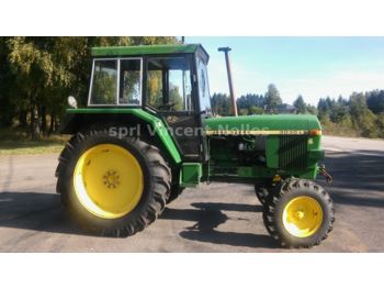 Farm tractor John Deere 3030: picture 1