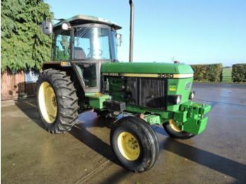 Farm tractor John Deere 3050: picture 1