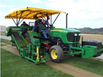 Farm tractor John Deere 5225: picture 1