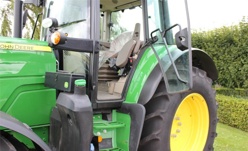 Farm tractor John Deere 6130M: picture 10