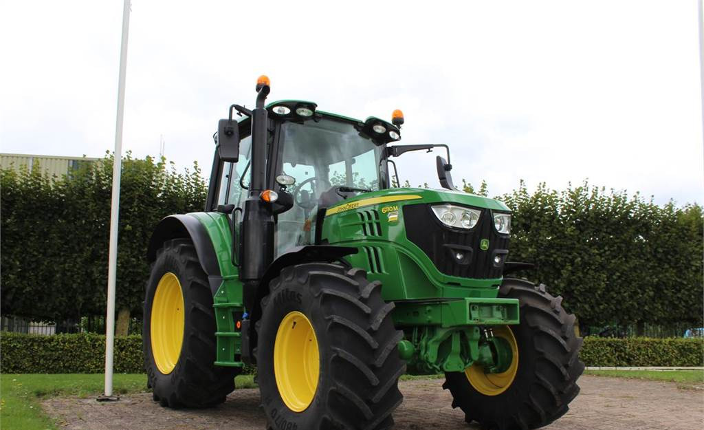 Farm tractor John Deere 6130M: picture 3