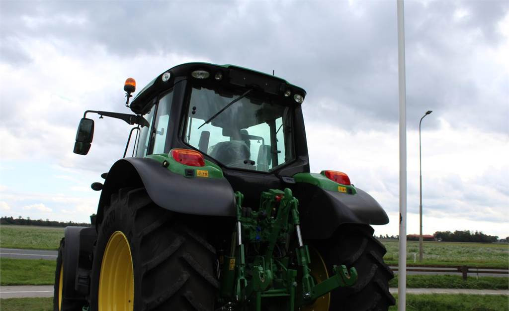 Farm tractor John Deere 6130M: picture 8