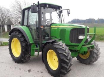 Farm tractor John Deere 6220: picture 1