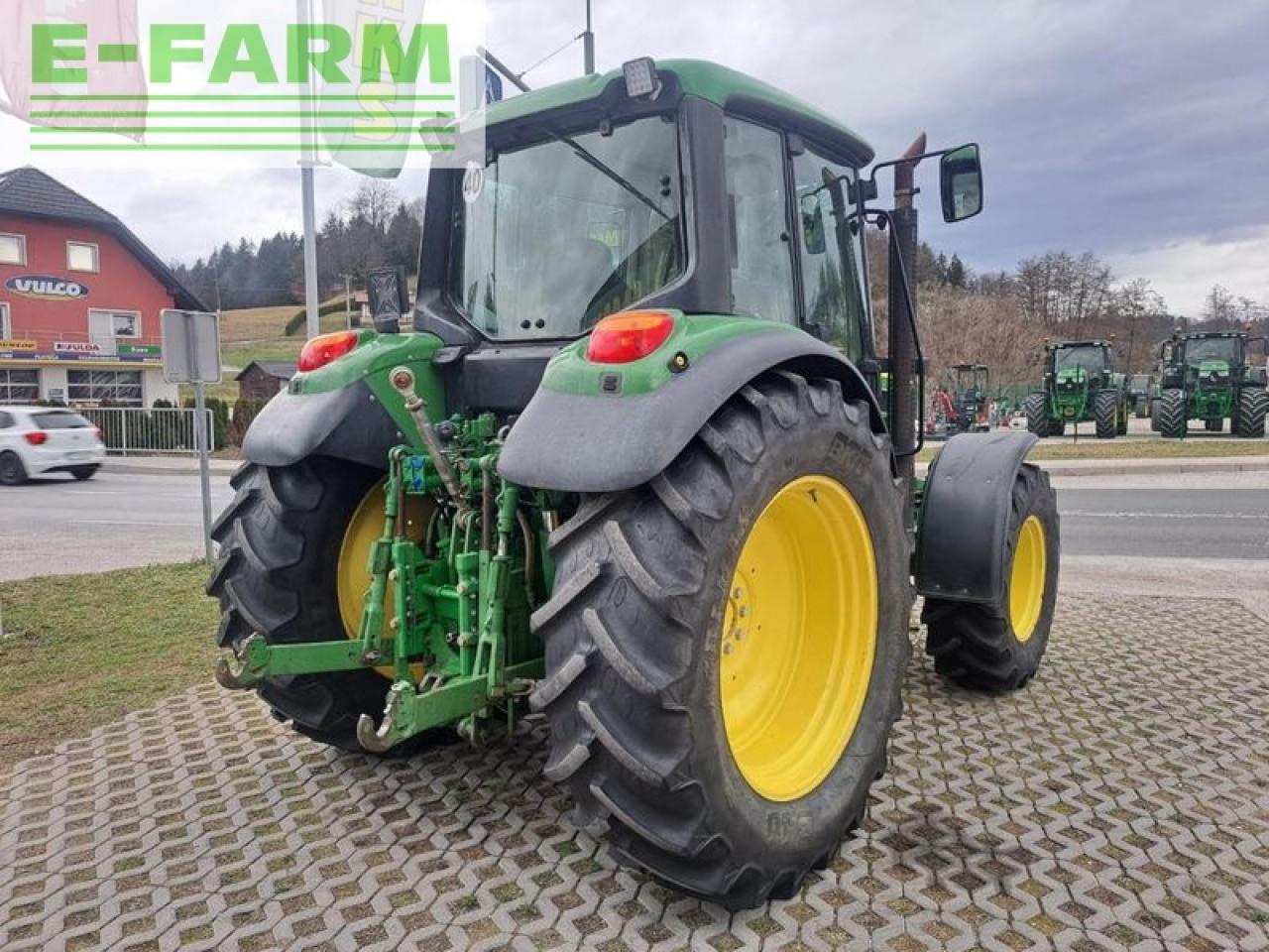 Farm tractor John Deere 6330: picture 5