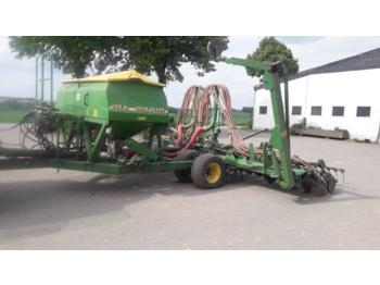 Seed drill John Deere 740A: picture 1