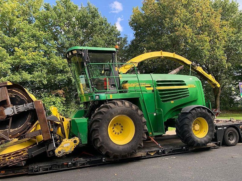 Agricultural machinery John Deere 7500 + Kemper 460