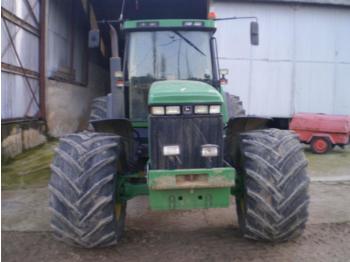 Farm tractor John Deere 8100: picture 1