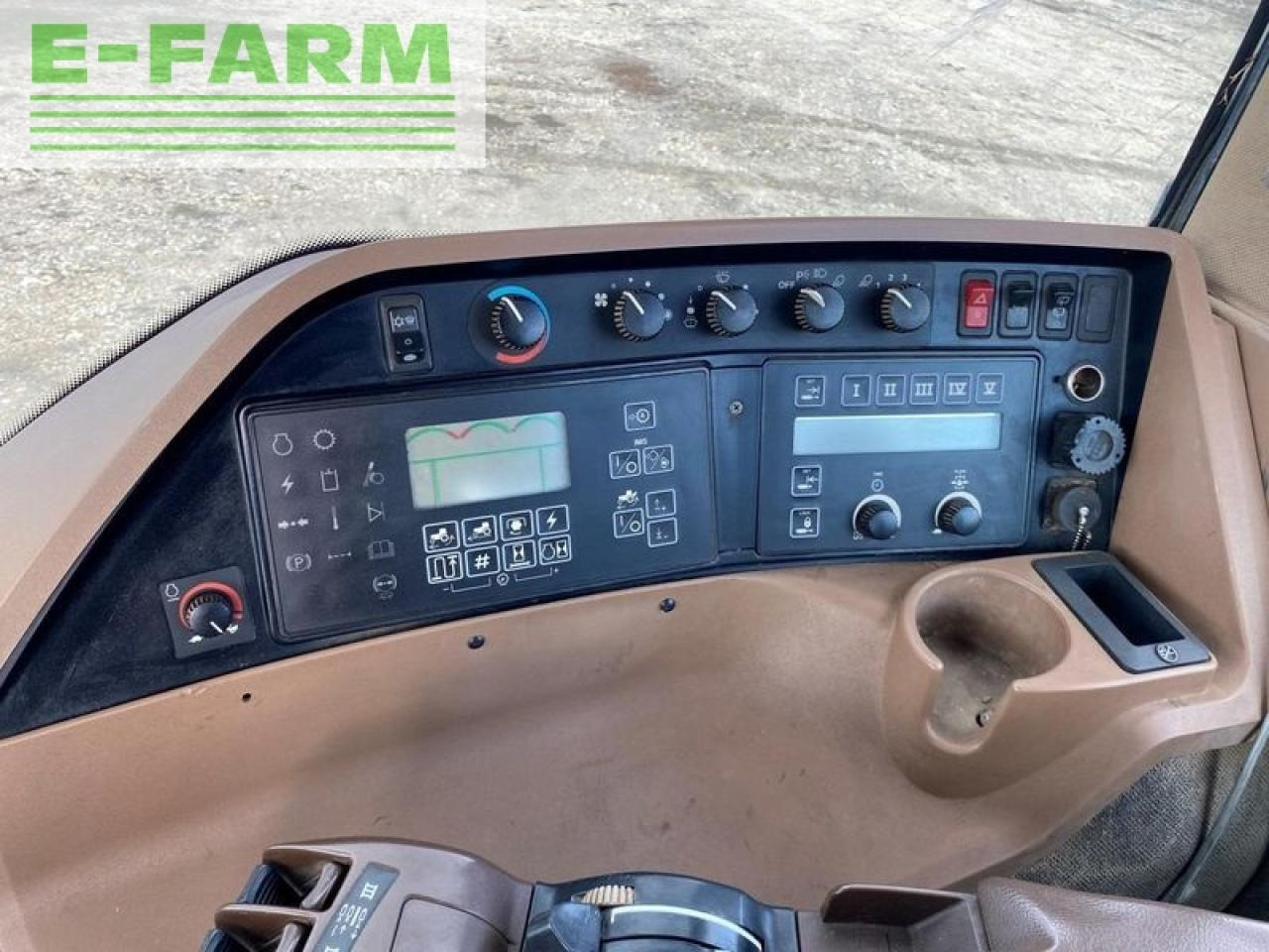 Farm tractor John Deere 8120 (500 hours new (reman) 8,1 l engine): picture 32