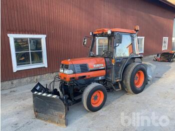 Compact tractor Kubota L4200: picture 1