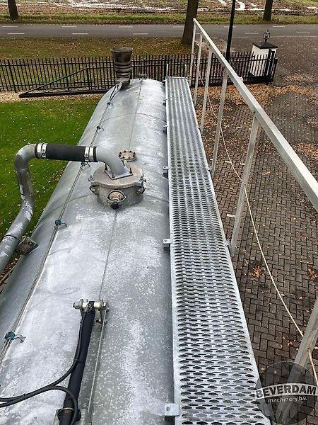 Agricultural machinery Lindner & Fischer Güllezubringer 24000