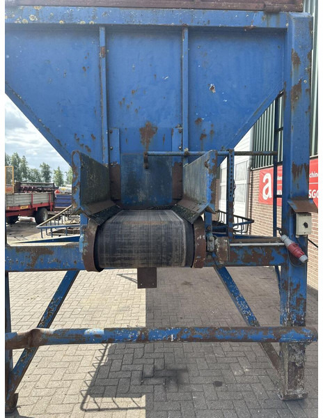 Livestock equipment Bunker container met lopende band - Gebruikt