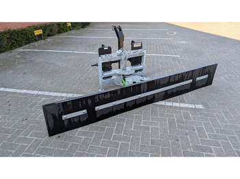 Livestock equipment zocon Rubberschuif 1.80mtr Giant + 3-punts