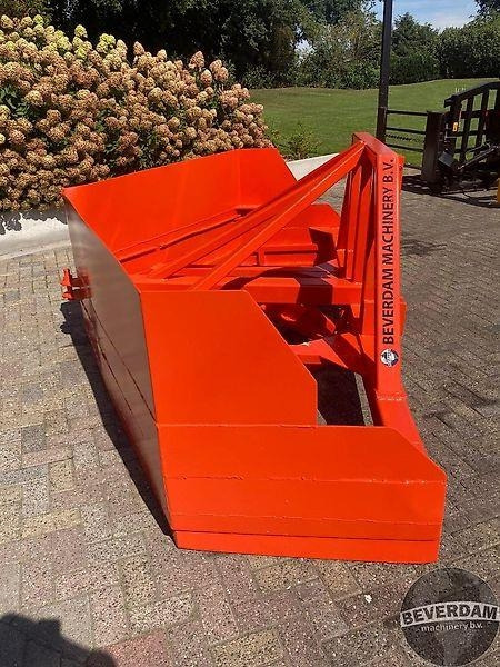 Agricultural machinery Maisschuif