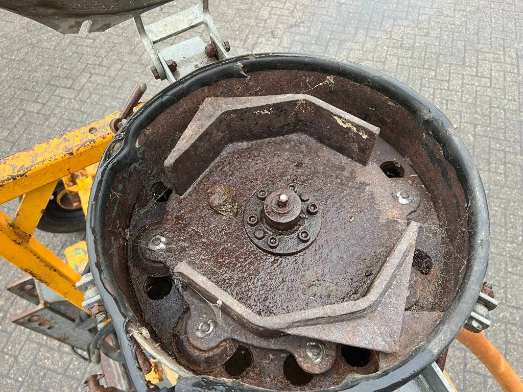 Manure spreader Hekamp 11 tand bouwland bemester