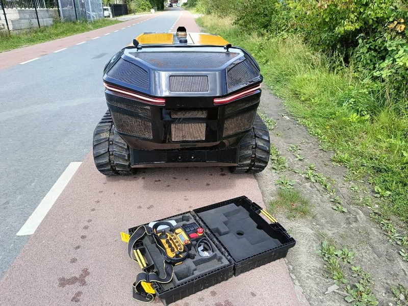 Mower McConnel Robocut RC56 robot remote maaier mower 1200kg