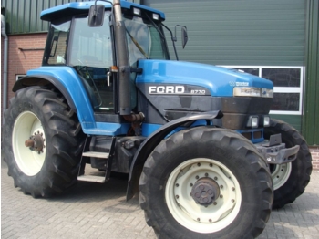 Farm tractor NEW HOLLAND 8770: picture 1