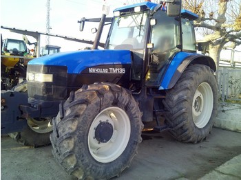 Farm tractor NEW HOLLAND TM 135: picture 1