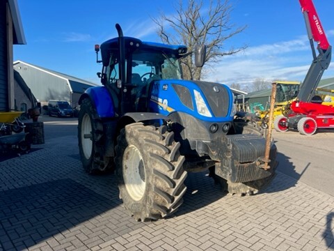 Farm tractor NEW HOLLAND T 7.230: picture 2