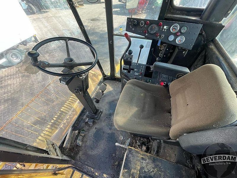Agricultural machinery New Holland 2305