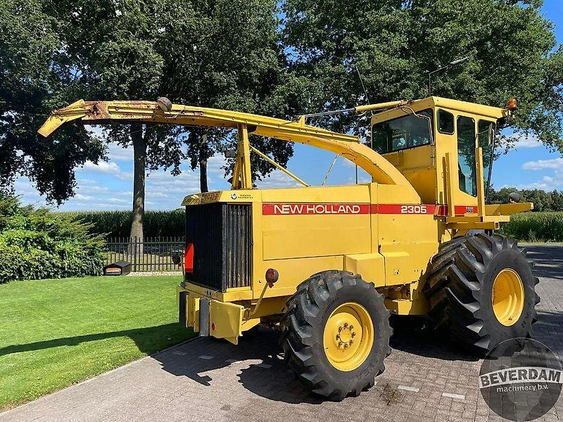 Agricultural machinery New Holland 2305