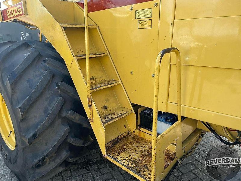 Agricultural machinery New Holland 2305