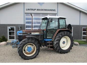 Farm tractor New Holland 8240 Med Turbo på: picture 1