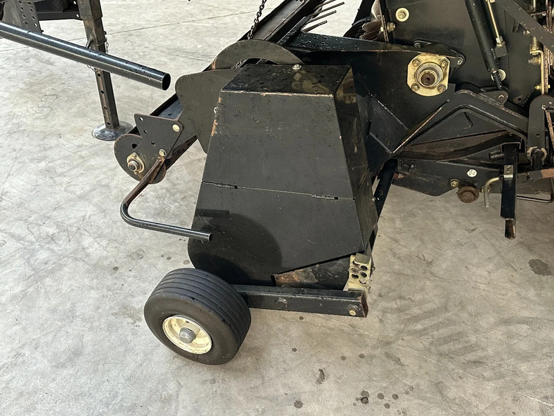 Agricultural machinery New Holland BB9060 Cropcutter