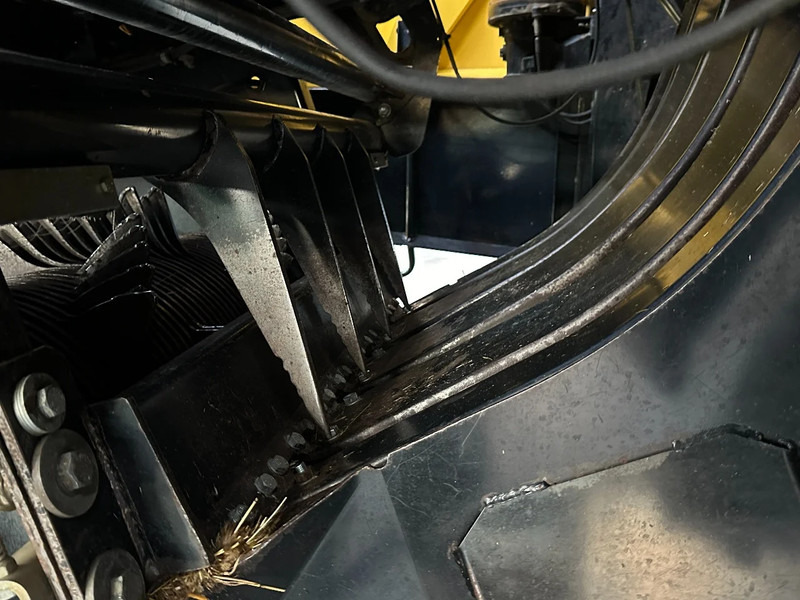 Agricultural machinery New Holland BB9060 Cropcutter