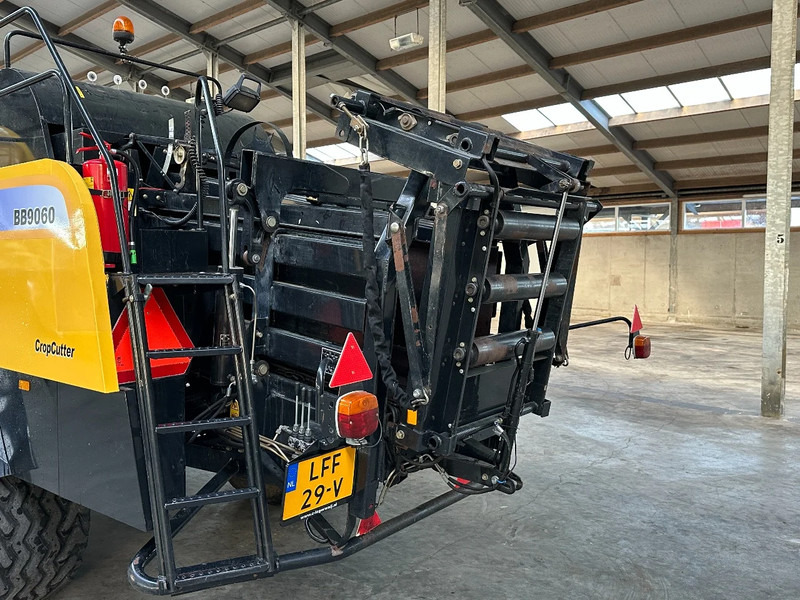 Agricultural machinery New Holland BB9060 Cropcutter
