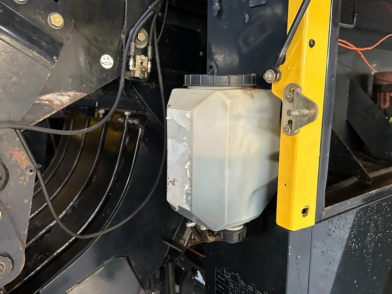 Agricultural machinery New Holland BB9060 Cropcutter