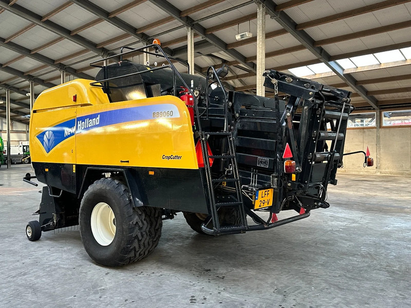 Agricultural machinery New Holland BB9060 Cropcutter