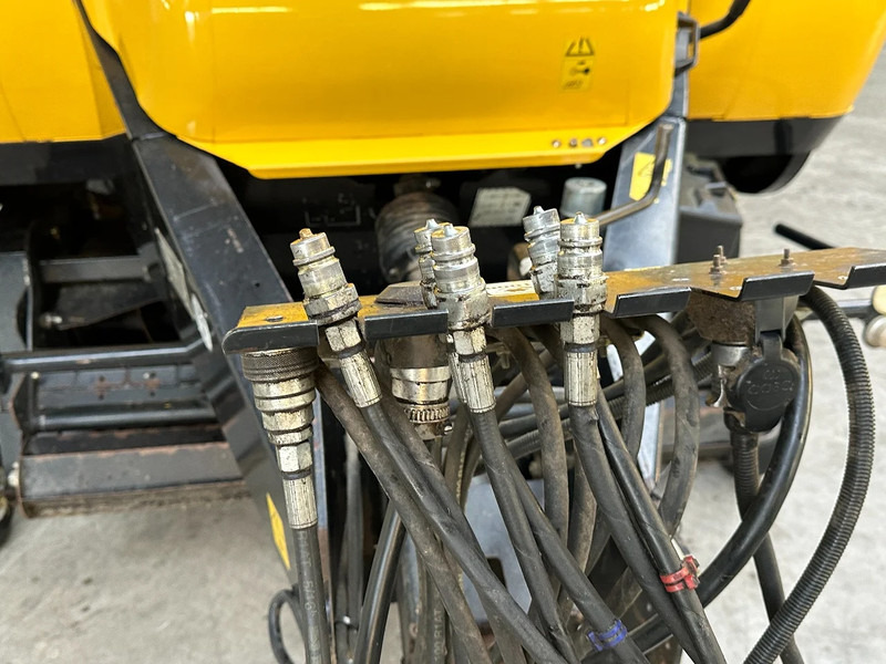 Agricultural machinery New Holland BB9060 Cropcutter