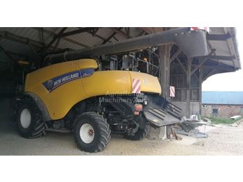 Combine harvester New Holland CR 8070: picture 1