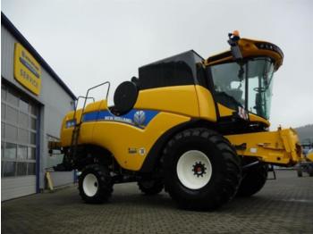 Combine harvester New Holland CX6.90 T4B: picture 1