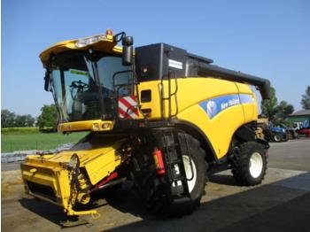 Combine harvester New Holland CX 8070: picture 1